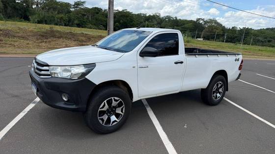 TOYOTA HILUX 2.8 D-4D TURBO DIESEL CS 4X4 MANUAL